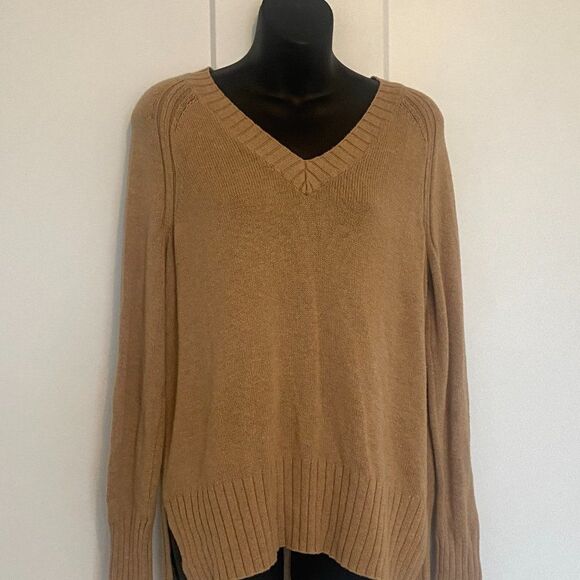 2/$15 Old Navy Tan Knit V-Neck Sweater Women's Size Small - Picture 1 of 8